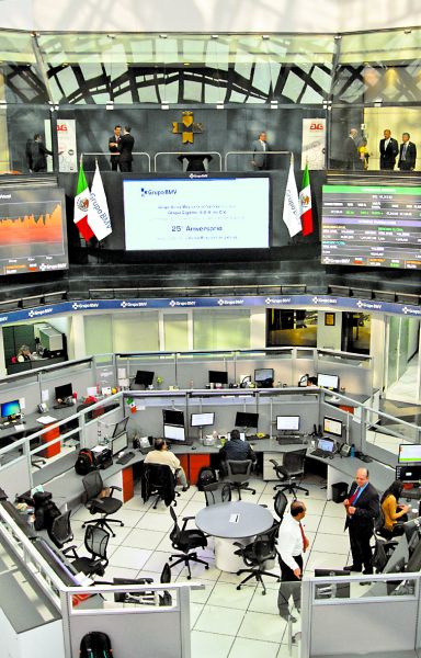 Parte de la banca regional emite deuda en bolsa. O. HOYOS