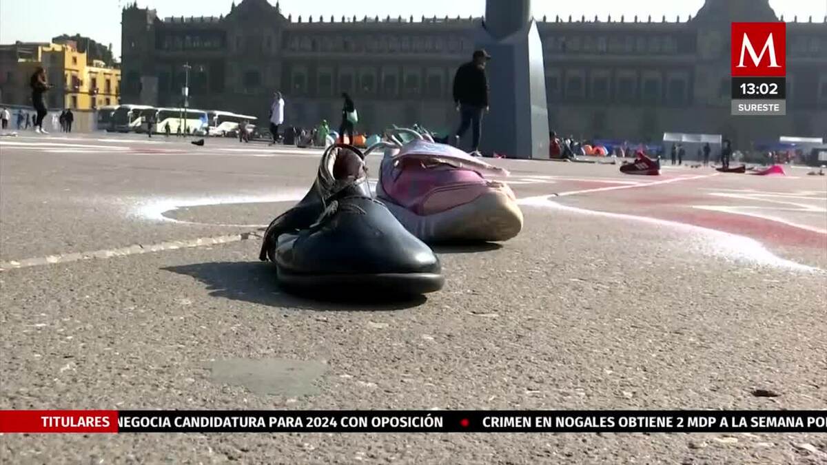 Cubren plancha del Zócalo con siluetas de mujeres asesinadas