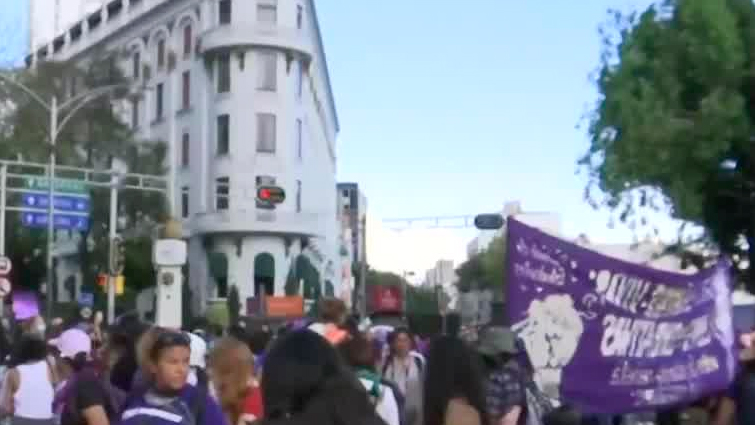 Feministas se preparan para iniciar marcha en CDMX