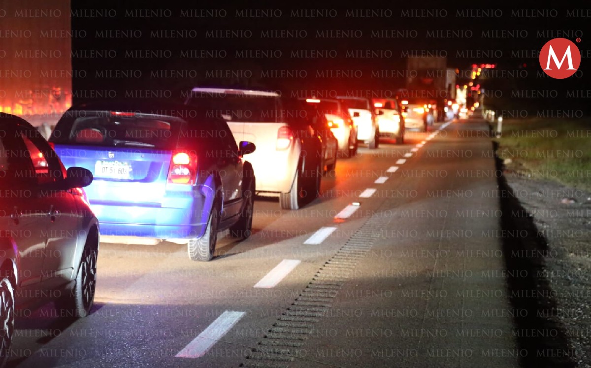 Se mantiene bloqueo de carretera Tampico-Victoria, tras volcadura de pipa. (Yazmín Sánchez)