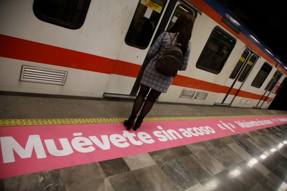 En el metro, se hará una división rosa para saber el espacio de las mujeres. Foto: Jorge López