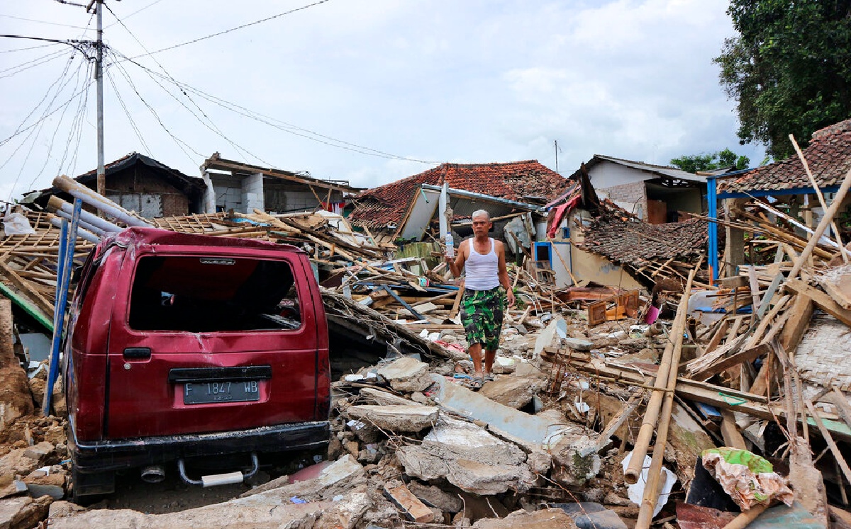 Muchas personas resultaron afectadas tras el sismo de 5.6 en Indonesoa. | AP