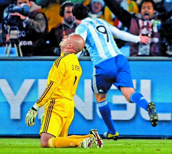 Gonzalo Higuaín celebra un gol a México en Sudáfrica 2010. mexsport