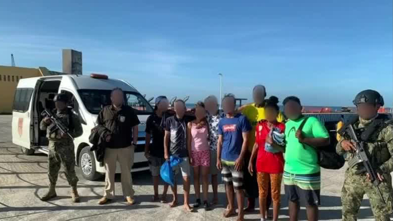 Rescatan a ocho migrantes cubanos frente a las costas de Yucatán