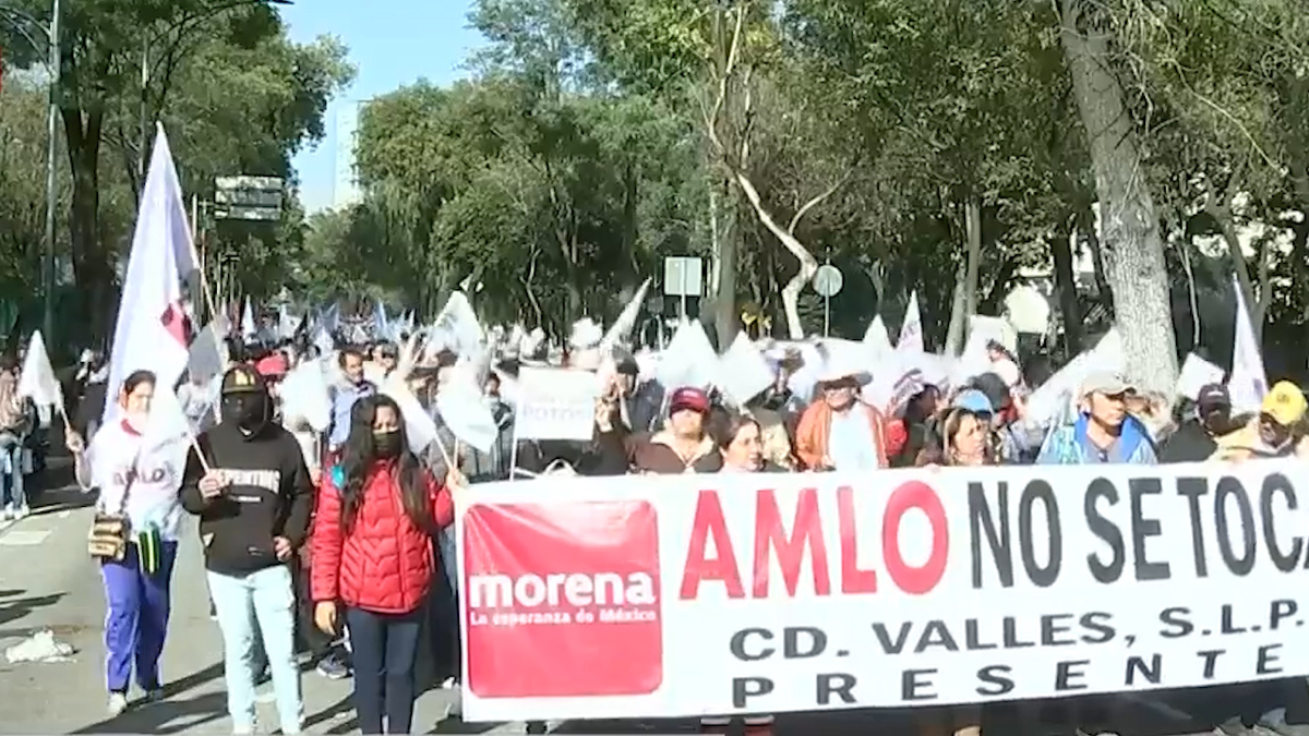 Tras la llegada del presidente Andrés Manuel López Obrador, marcha avanza hacia el Zócalo