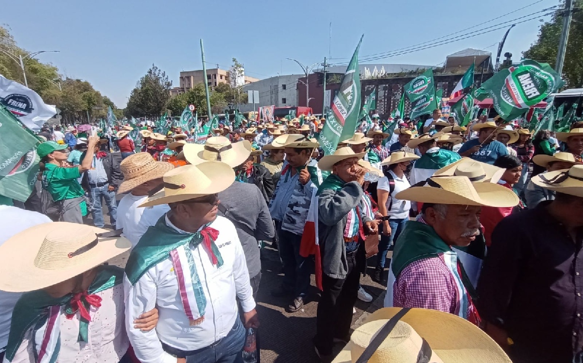 Manifestantes de FRENAAA se manifestaron contra la marcha del Presidente. | César Velázquez