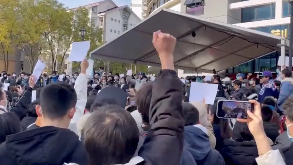 Shanghái y Beijing son foco de protestas en China tras restricciones por covid-19