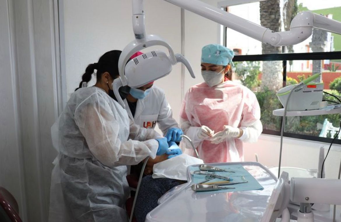 Estudiantes de la UAEH ofrecen Jornadas de salud.