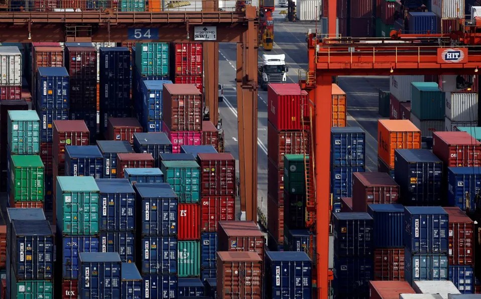 Exportaciones mexicanas caen 4.17% mensual en octubre
