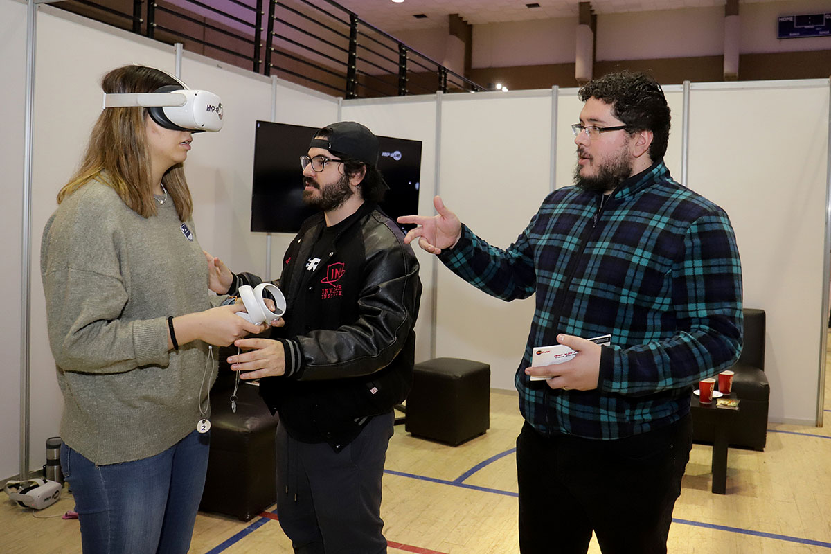 HiperLab puso a disposición de los asistentes una serie de equipos de realidad extendida. (Rolando Riestra)
