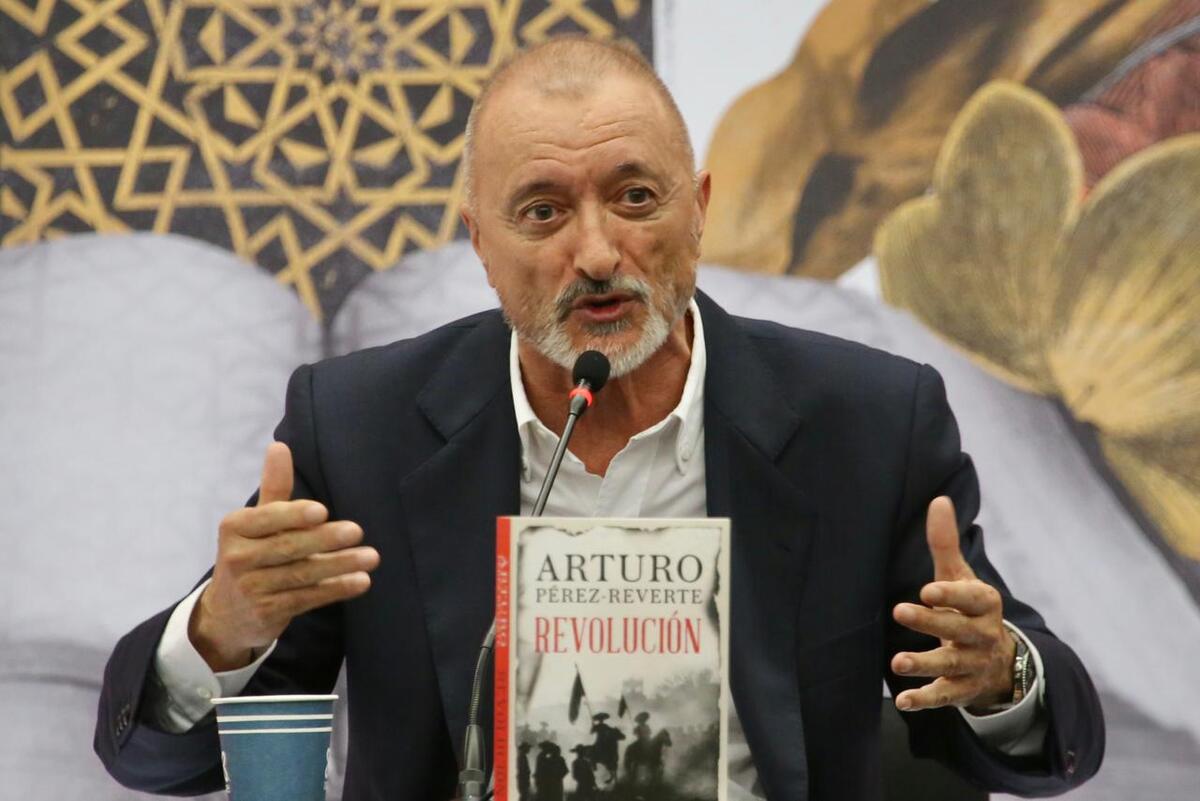 El narco que yo conocí era diferente”, reveló el escritor Arturo Pérez-Reverte en la presentación de su nueva novela “Revolución”. | Ariel Ojeda