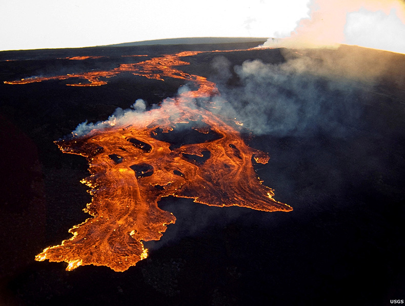Tras 40 años de inactividad, se encuentra en erupción el volcán Mauna Loa.│REUTERS
