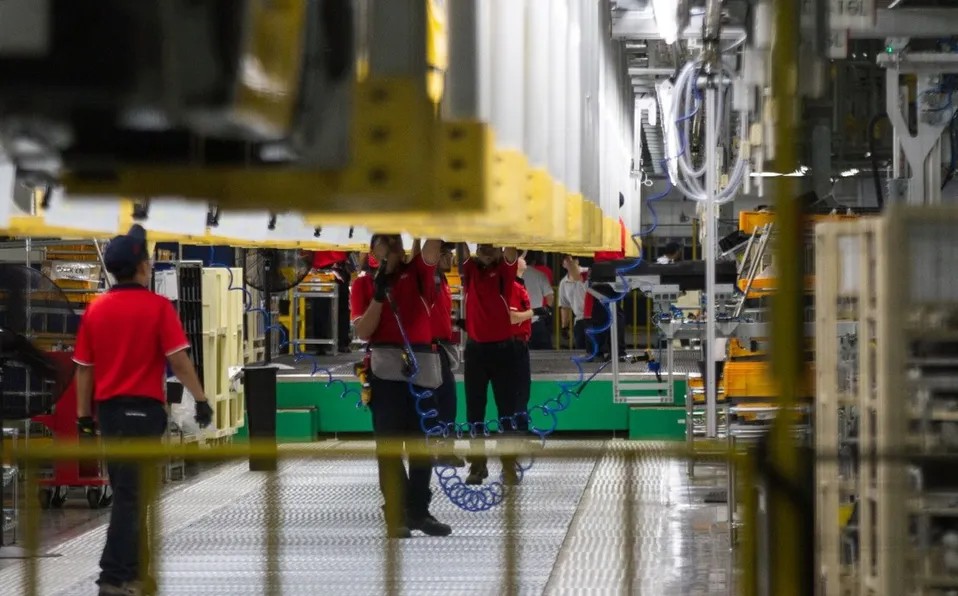 Aumenta 4.5% personal ocupado en manufactura respecto al año pasado: Inegi