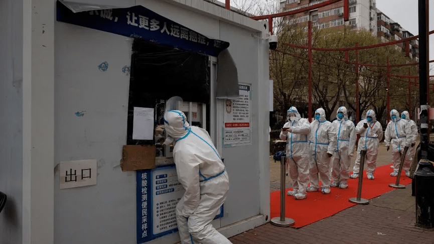 En China, investigan a manifestantes contra restricciones por covid