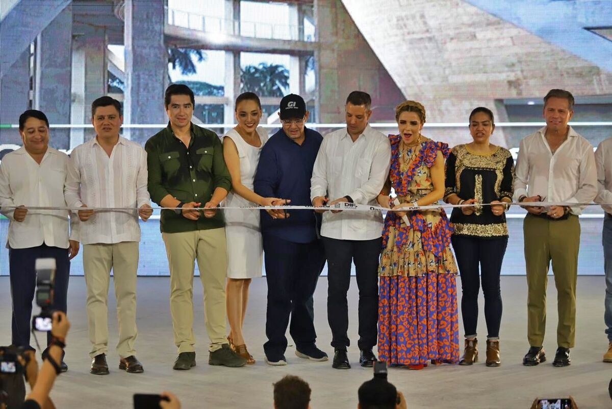 Gobernador, en la inauguración del Centro de Congresos de Huatulco