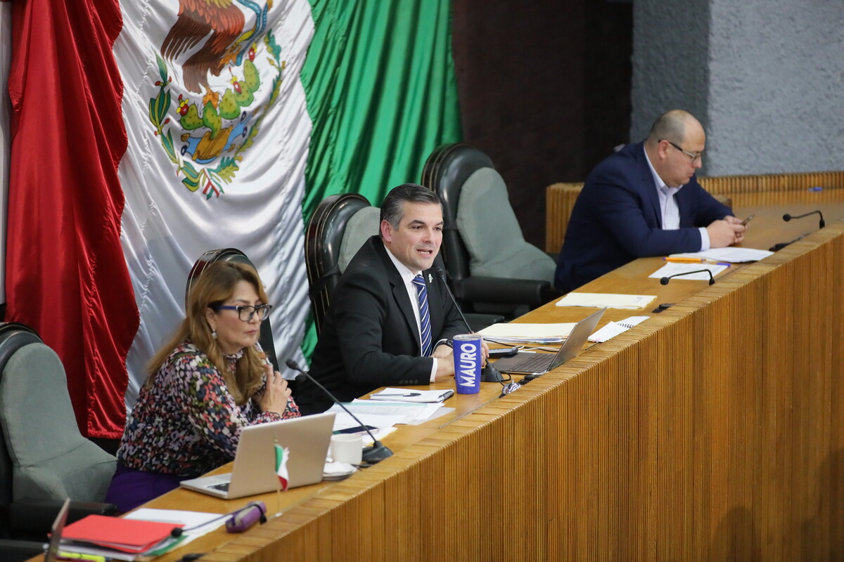 Mauro Guerra Villarreal dijo que primero debe resolver las crisis que afectan al estado antes de irse. Foto: Especial