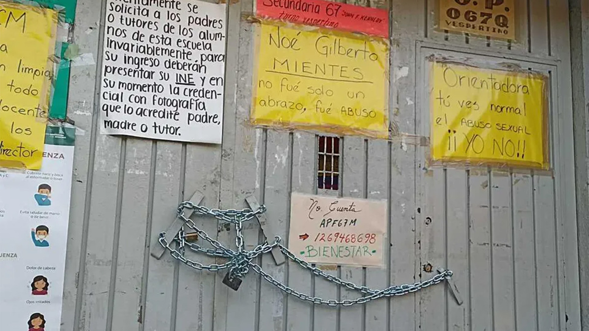 Padres protestan afuera de secundaria por presunto abuso sexual; CdMx