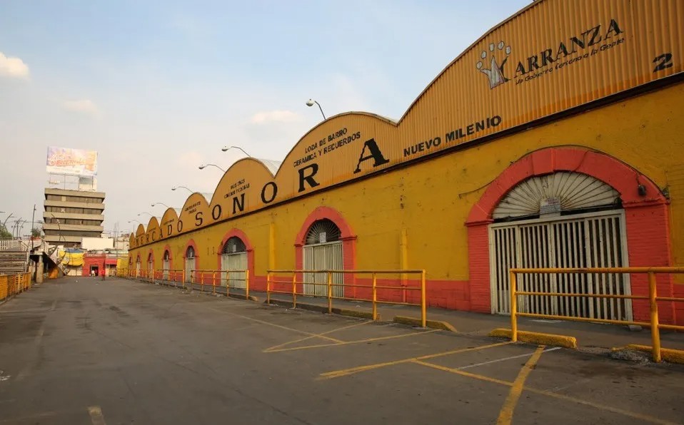 Protestan integrantes del FPFV frente a Mercado Sonora