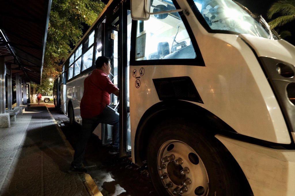 Transporte público nocturno en Puerto Vallarta (Cortesía)