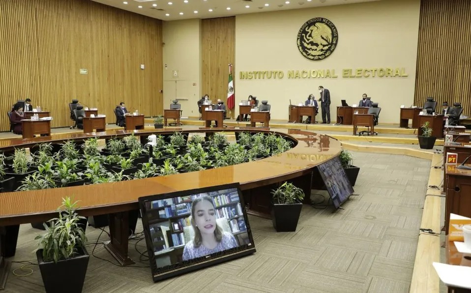 Votan hoy destino de la reforma electoral