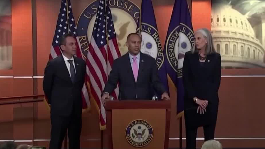 Hakeem Jeffries sucede a Pelosi en la Cámara de Representantes