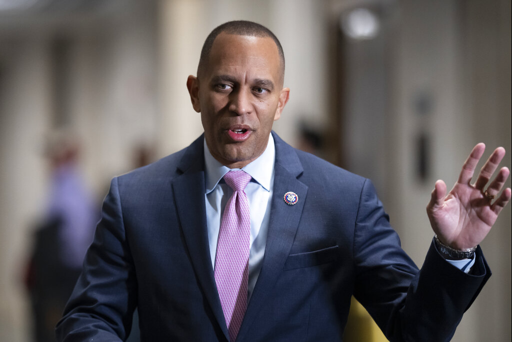 Hakeem Jeffries sucede a Pelosi como líder demócrata. | AP
