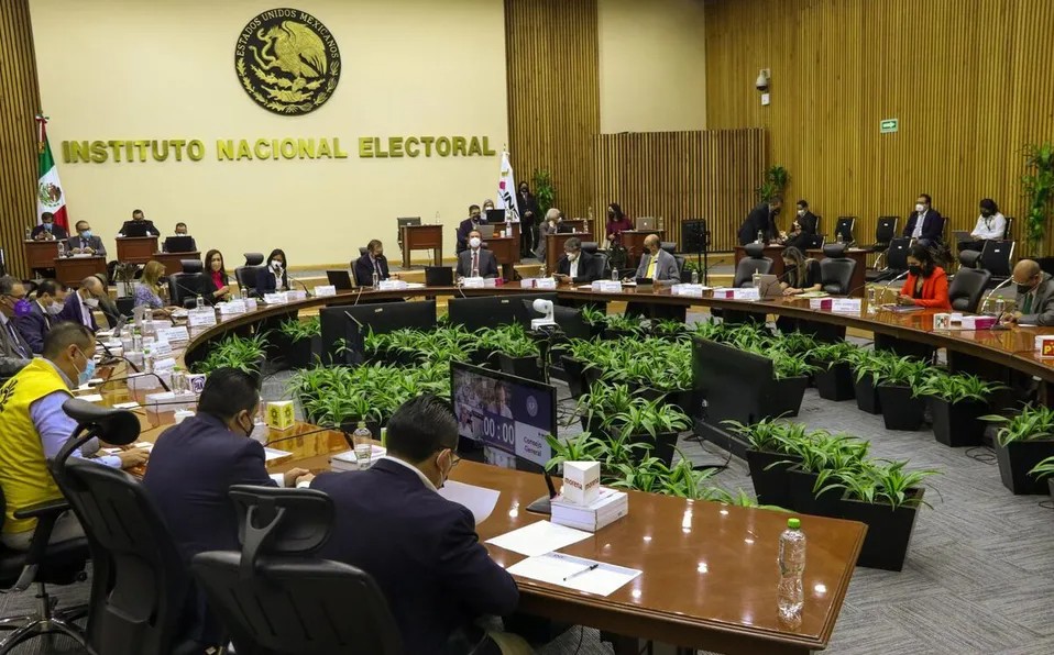 INE multa a partidos por 673 mdp; Morena acusa “inquisición electoral”