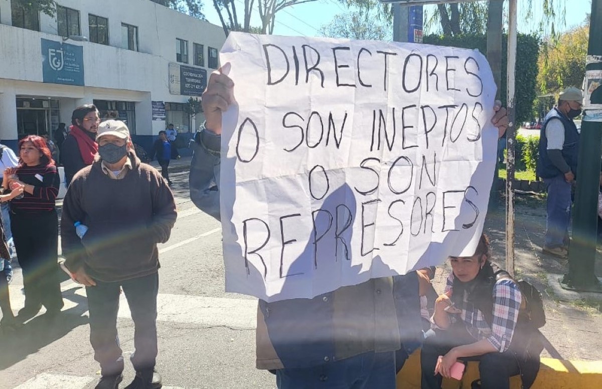 Los manifestantes protestaron en la explanada de Azcapotzalco. | Ramón Ramírez