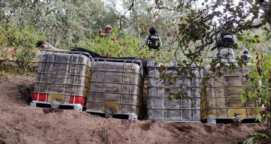 El vehículo y el combustible fueron puestos a disposición en la delegación de la FGR (Cortesía)