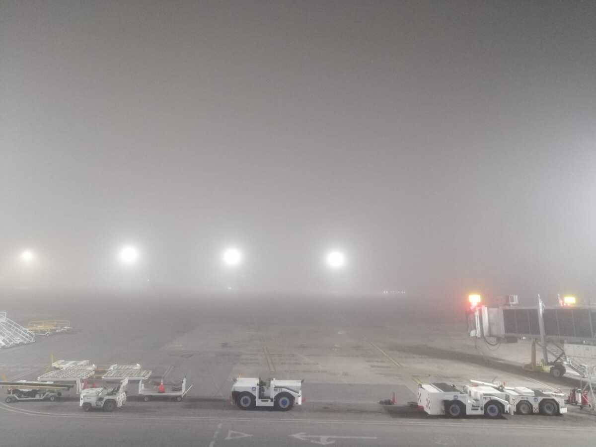 Aeropuerto de Monterrey suspende operaciones por banco de niebla | Luis Salazar