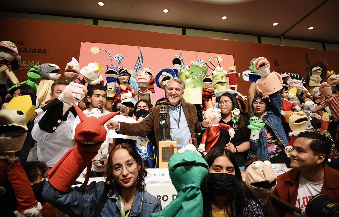 “Estaría más bonito que me hubieran dado un cheque”, bromeó Trino, luego de recibir el Premio La Catrina. |Ruth Rosas