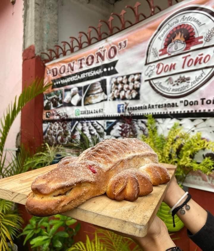 La panadería artesanal "Don Toño" elabora panes de todo tipo.