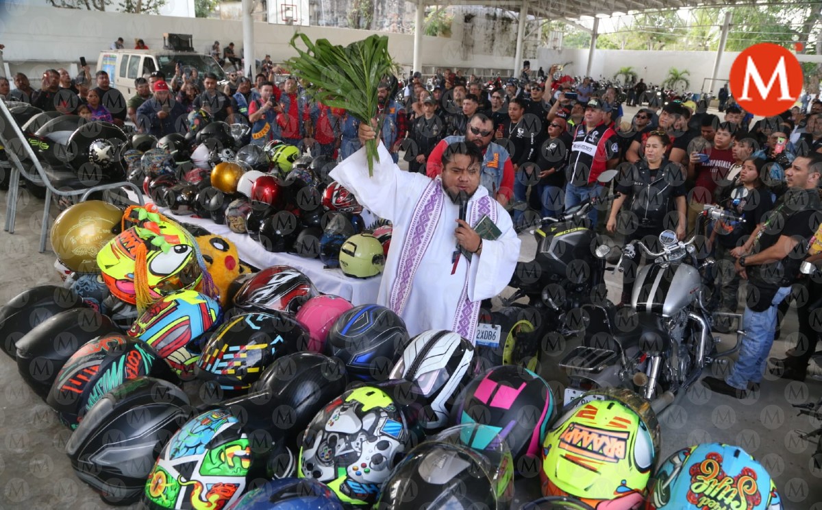 Motociclistas acuden a Bendición de Cascos en iglesia de Matarredonda