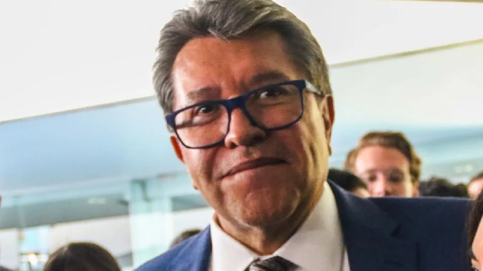 Ricardo Monreal se califica como el mejor para suceder a AMLO