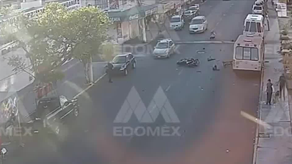 Adulto mayor embiste a varias personas en el Estado de México