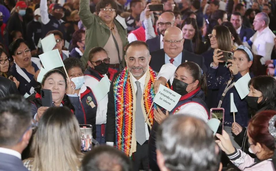 Fernando Flores Fernández presenta primer informe en Metepec