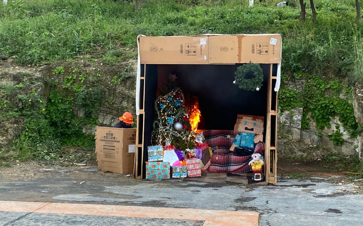 El fuego consumió en poco más de un minuto la habitación donde se ubicaba el pino de navidad | Pamela Villanueva