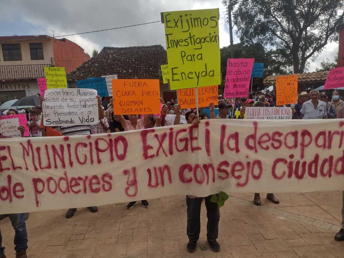 En Huautla toman presidencia municipal. (Wendy Salazar)