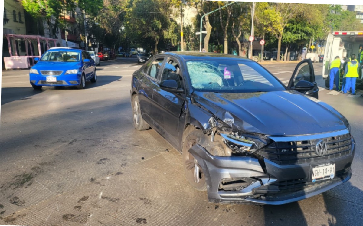 Motociclista se impacta contra un automovilista