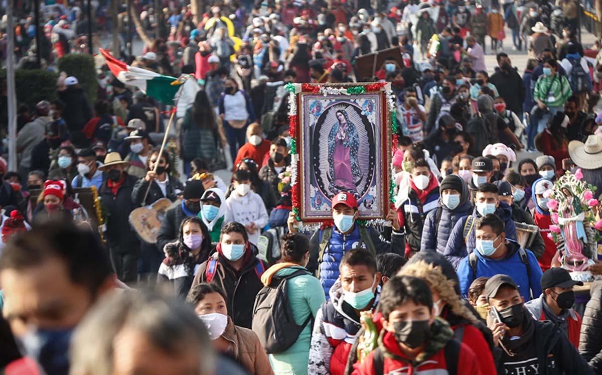 Dentro de la religión católica, se cree que el 12 de diciembre de 1531, la Virgen de Guadalupe se le apareció a Juan Diego. |Araceli López