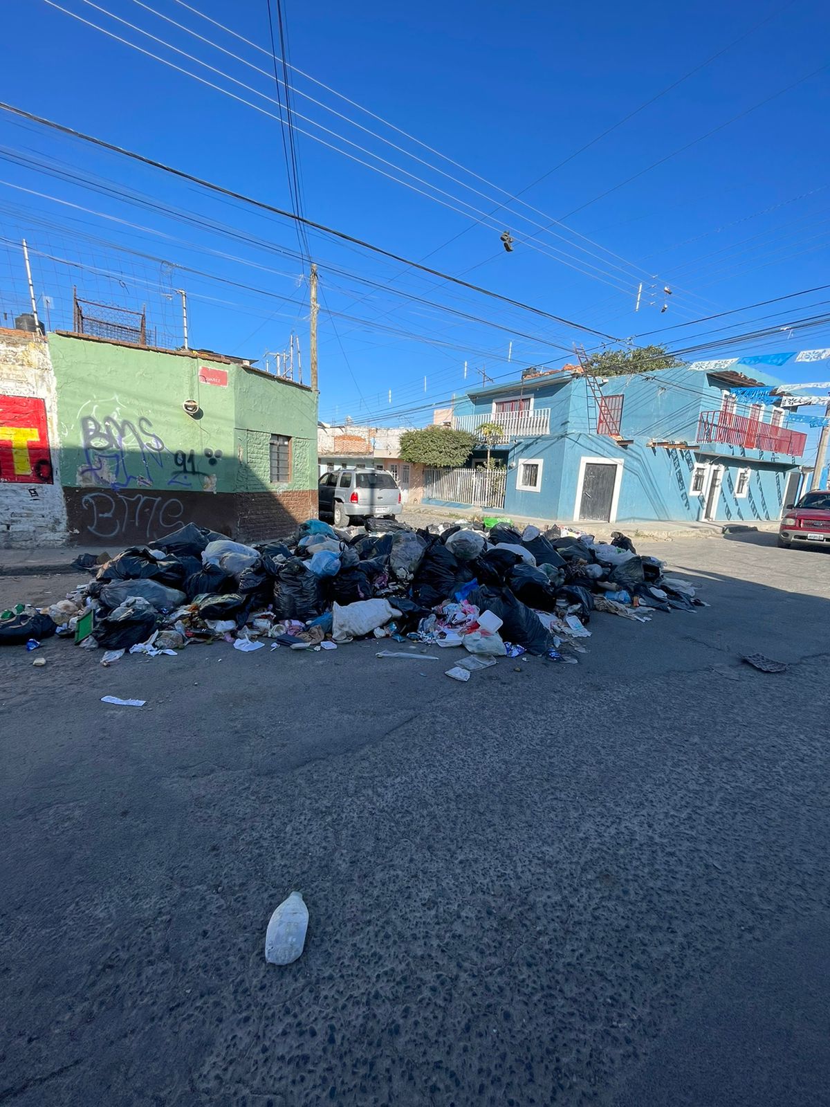 Vecinos de Tonalá tienen un tiradero de basura en sus calles. (Karla Rodríguez)
