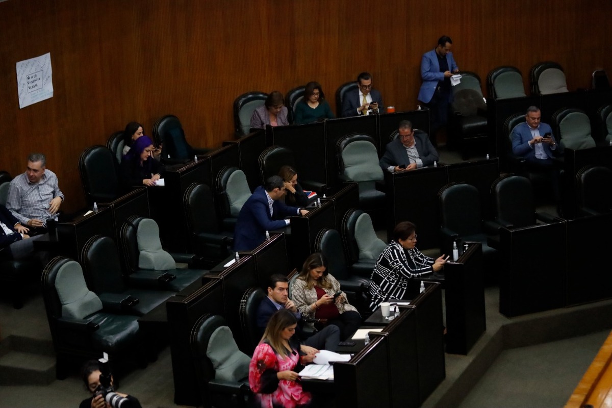 Congreso de NL analiza 2 salidas para crisis de presupuesto / Jorge López