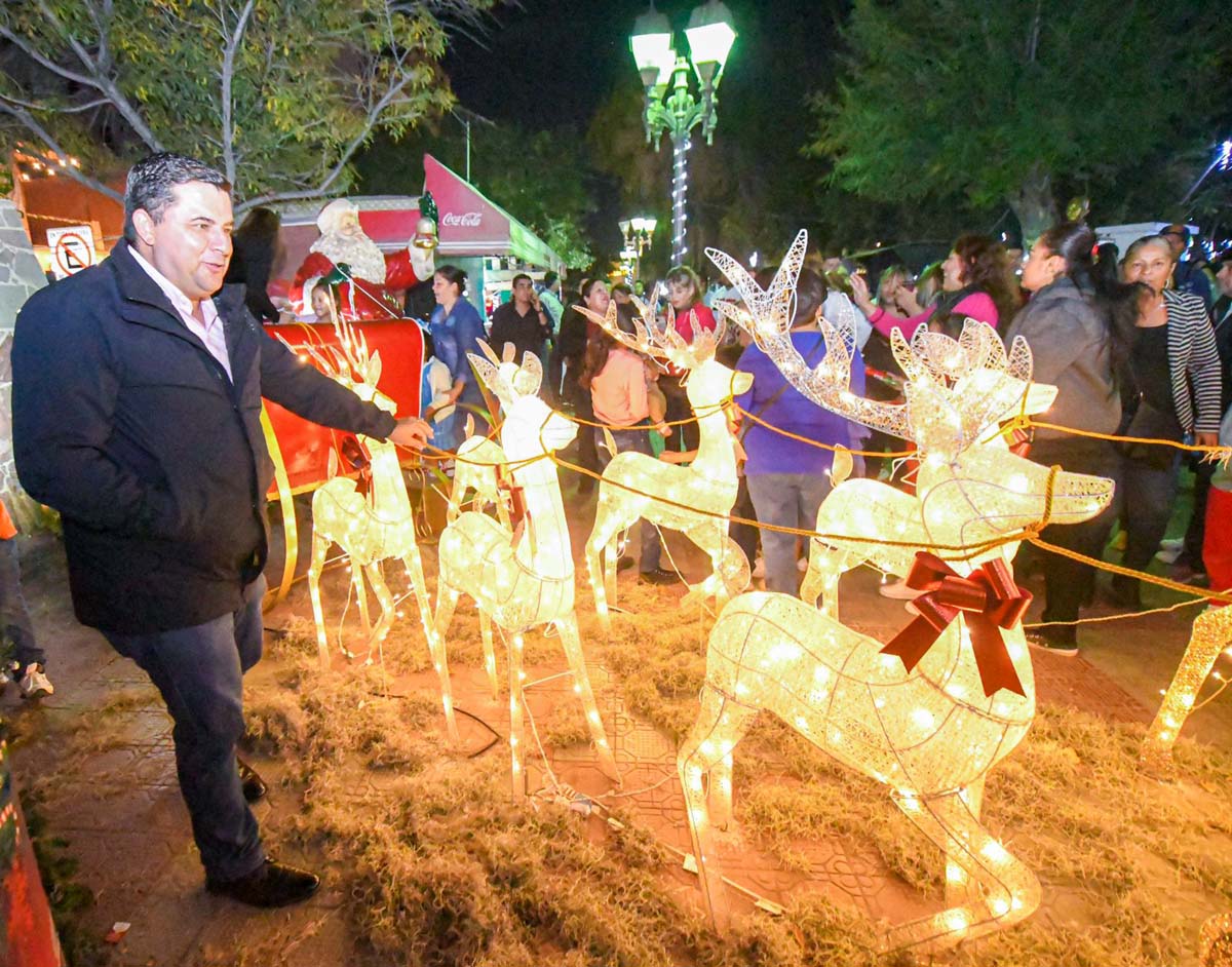 El alcalde estuvo acompañados de funcionarios públicos. (Especial)
