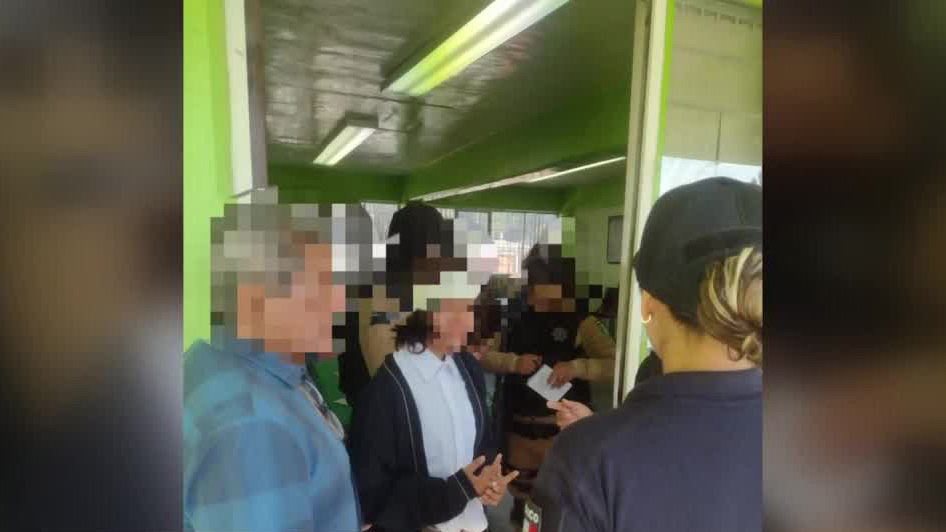 Jóvenes entran en preparatoria de Metepec para golpear a estudiantes