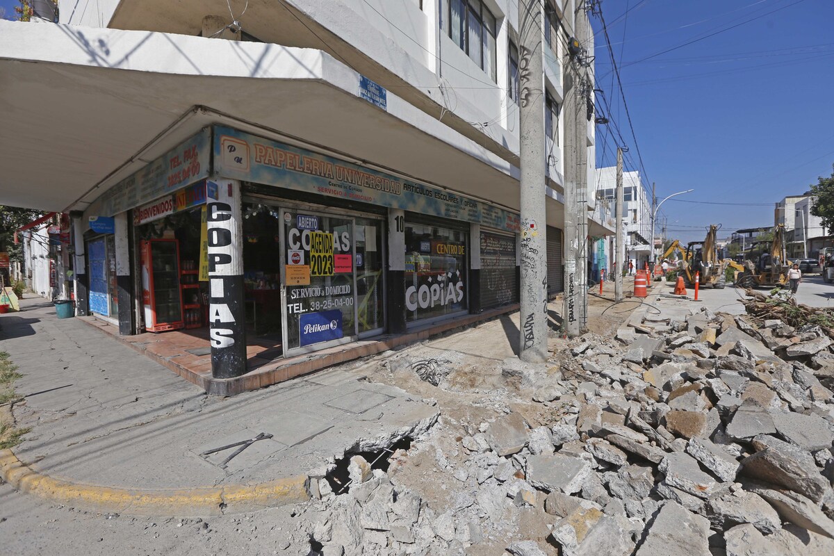 Debido al cierre de calles los clientes han dejado de acudir a los negocios. (Fernando Carranza)