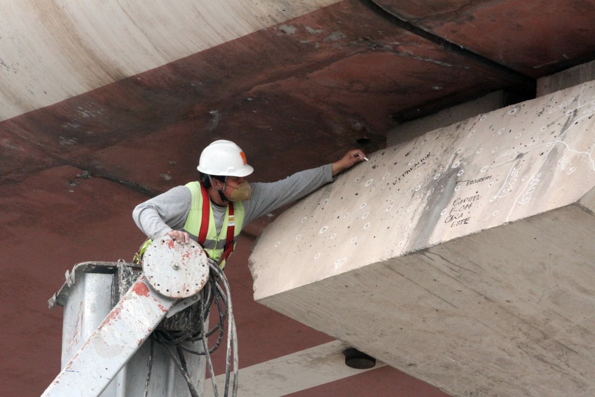 Para el domingo pretenden concluir con la revisión de los 35 capiteles de mayor afectación. Foto: Leonel Rocha