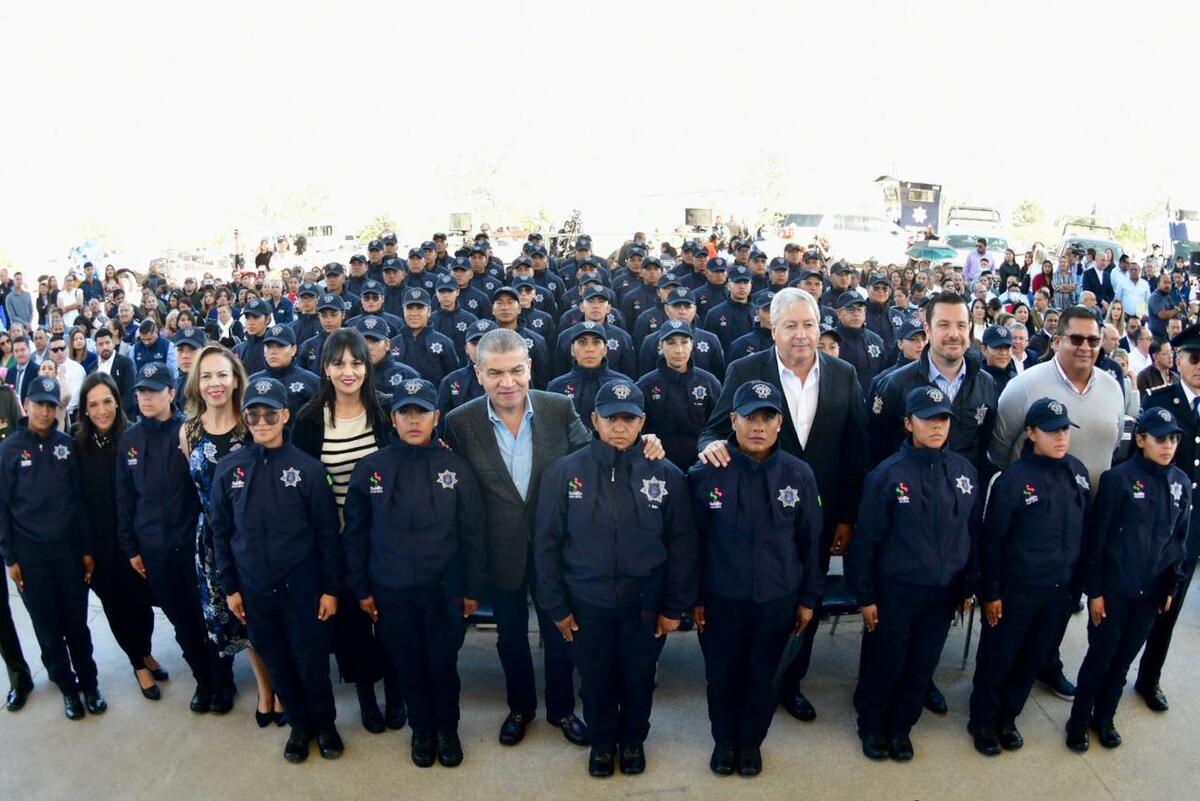 Fueron más de 800 los aspirantes; 90 iniciaron la formación y se graduaron al final 68 cadetes. | Especial