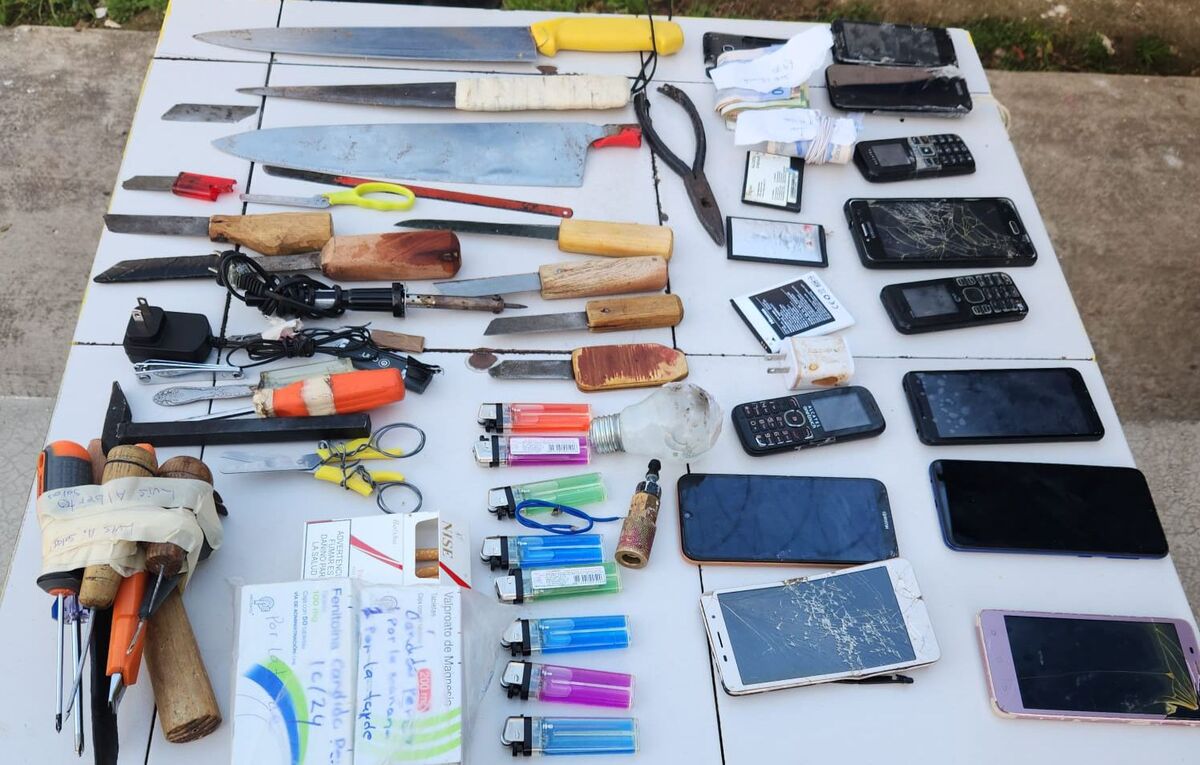 Objetos asegurados en operativos en Ceresos. (Cortesía)