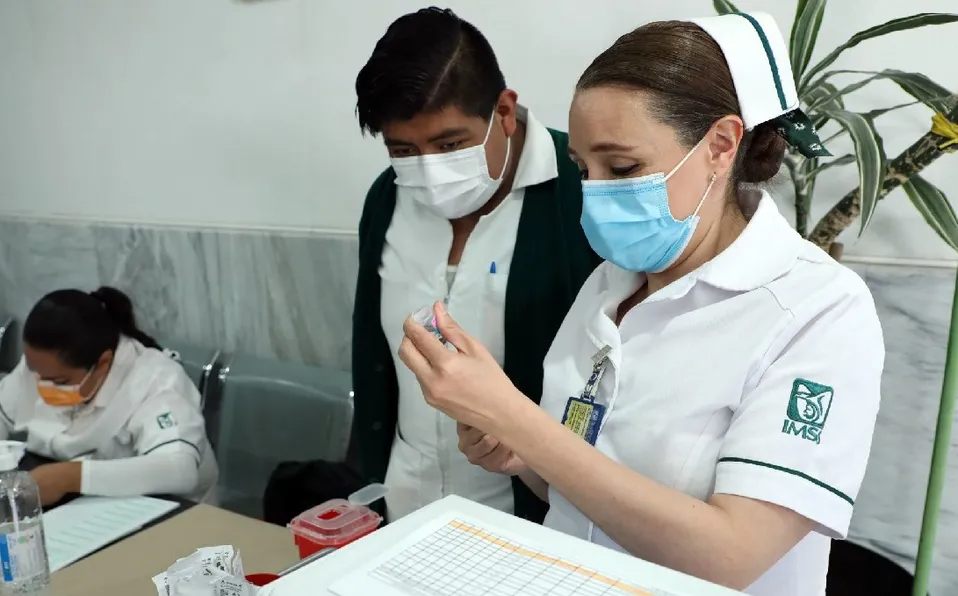 Parejas del mismo sexo podrán acceder a seguro social y pensiones en IMSS e ISSSTE