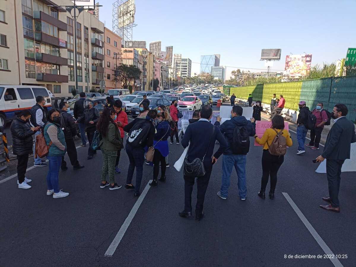 Trabajadores cierran avenidas en protesta de sus pagos atrasados | César Velázquez y Ramón Ramírez